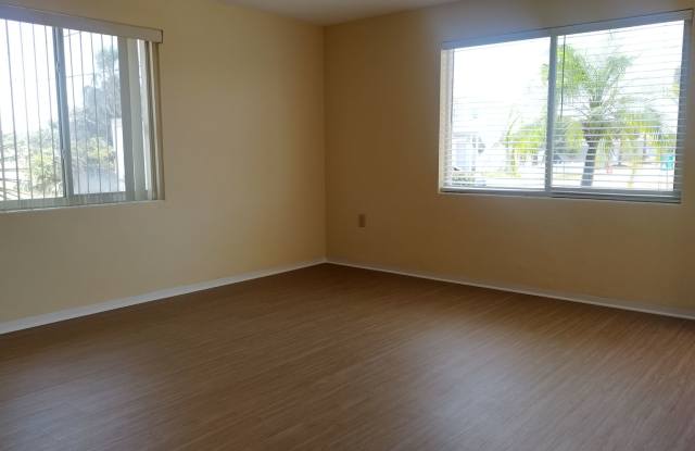 1 bedroom, 1 bathroom end unit condo beachside Gallery 4
