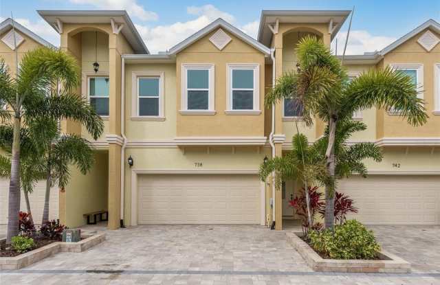 738 GRAND CYPRESS LANE - 738 Grand Cypress Lane, Tarpon Springs, FL 34689