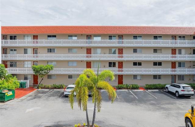 3581 Inverrary Dr photos photos