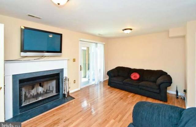 205 PINECOVE AVENUE Gallery 3