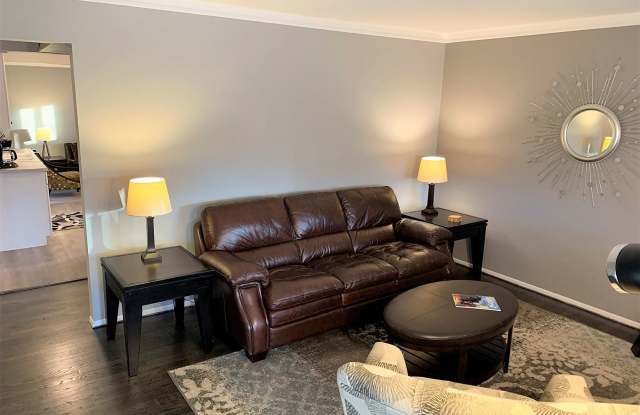 Flex-Lease/Furnished House - Long or Short Term Gallery 3