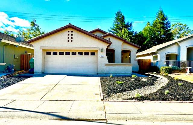 CLEAN AND COZY ONE STORY 3 BED, 2 BATH IN ELK GROVE - 7914 Mansell Way, Elk Grove, CA 95758