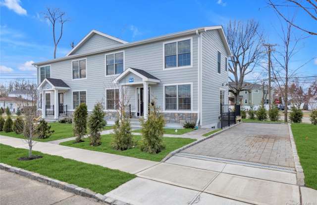 1 Manhasset Avenue Gallery 3