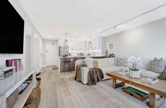 3600 N Lake Shore Dr Gallery 2