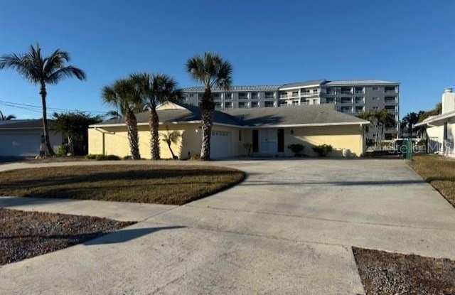 216 PALM ISLAND NW - 216 Palm Island Northwest, Clearwater, FL 33767