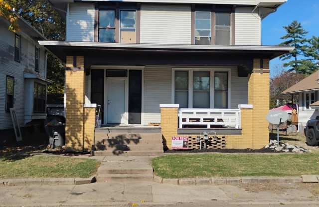 824 E Blackford Avenue - 824 East Blackford Avenue, Evansville, IN 47713