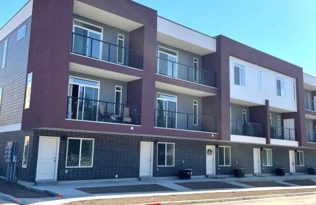 A 2 BED, 2.5 BATH DEAL THAT'S UNBOO-LIEVABLE! CLEARFIELD + 2 WEEKS FREE! Gallery 1