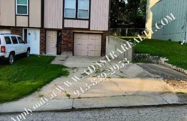 2 Bed 1.5 Bath Townhome in Bonner Springs-Available in SEPTEMBER!! photos photos