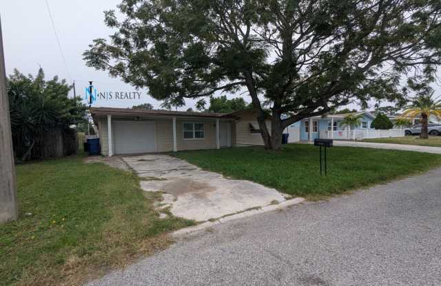 Beautiful, open floorplan 3/2/1 1100 Sq. Ft. freshly painted home with large enclosed porch!! photos photos