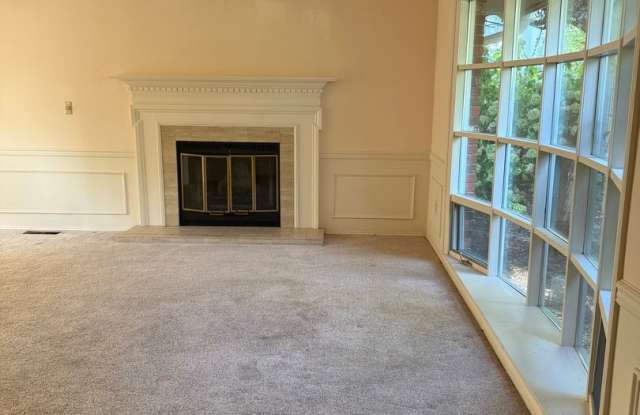 Elegant Bellevue Home for rent Gallery 4