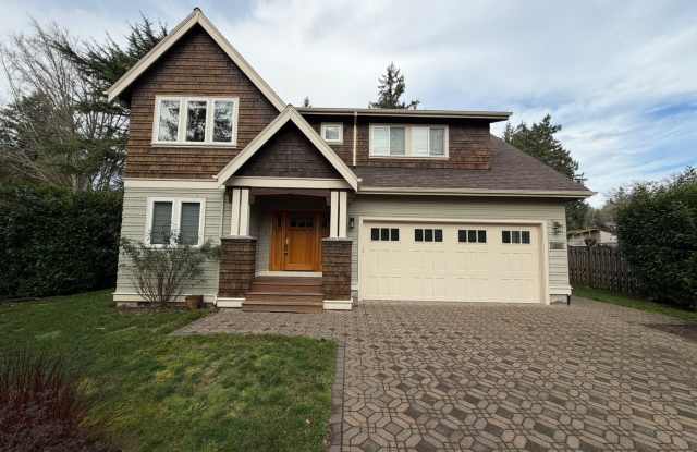 Gorgeous Custom Home In the Uplands Neighborhood. 4bd plus office. 2944sf. photos photos