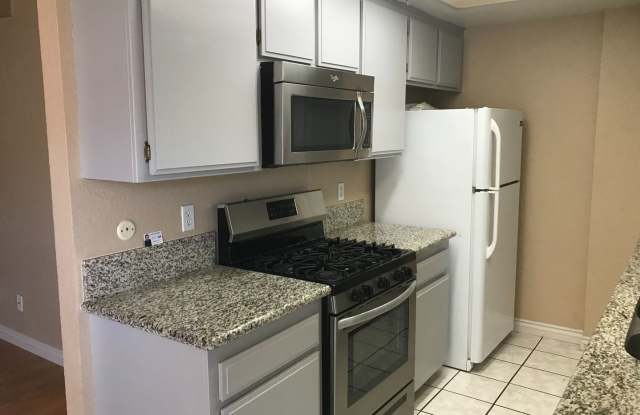 COZY 3 BEDROOM 3 BATHROOM RIVERSIDE TOWNHOUSE Gallery 4