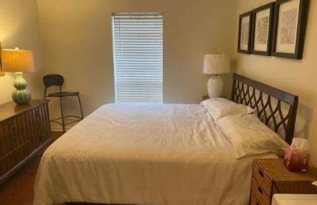 2805 NE Expressway B 21 photos photos