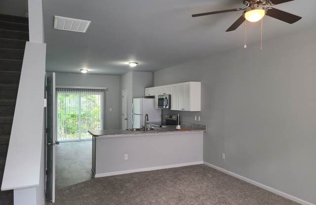 End unit 2 bedroom 2.5 bath townhome - Holly Ridge Gallery 3
