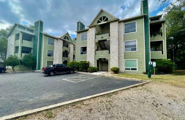 Centrally Located 2 Bedroom, 2 Bathroom Condo photos photos