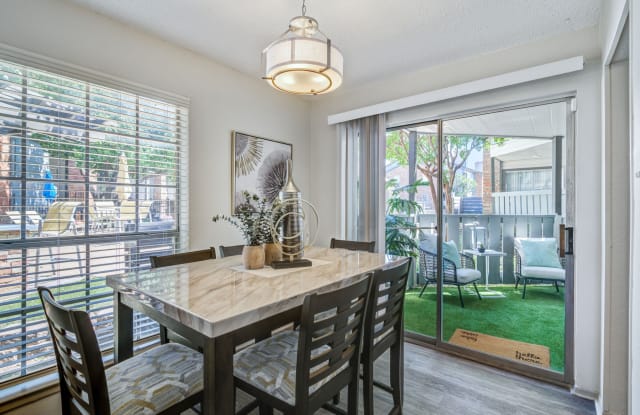 Crossroads at Arlington Apartments Gallery 3