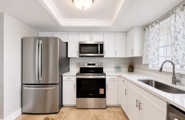 8818 BAY POINTE Drive Gallery 3