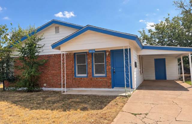 3/2 with carport! FRIDGE INCLUDED! Gallery 1