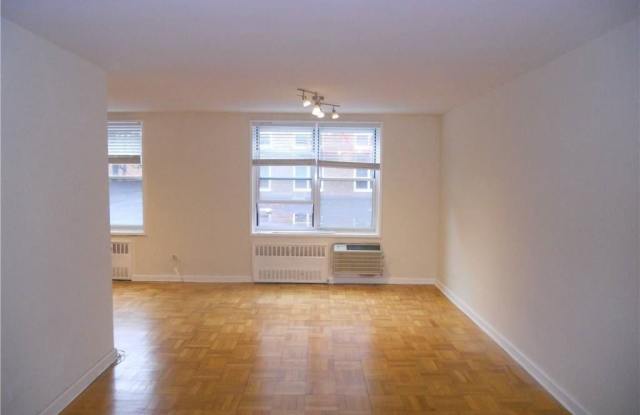 142-05 Roosevelt Avenue Gallery 2