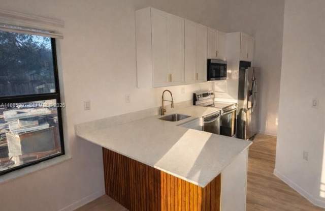 7927 NW 16th Ave photos photos