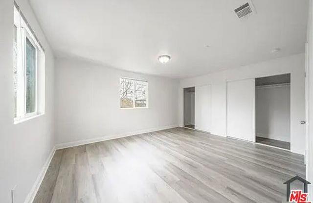 5917 Denver Avenue photos photos