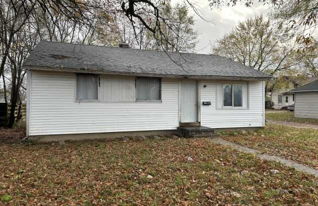 21 Pennsylvania Ave - 21 Pennsylvania Avenue, Danville, IL 61832