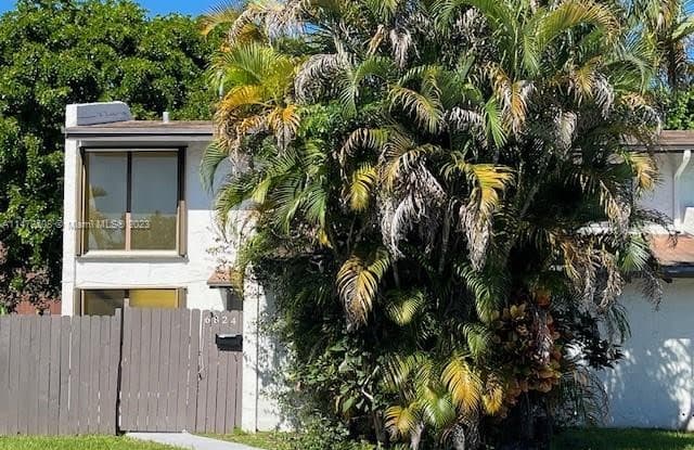 6824 SW 114th Ave - 6824 Southwest 114th Avenue, Kendall, FL 33173