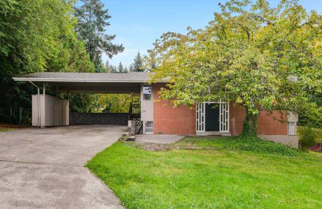 Beautiful 3 Bed, 1.5 Bath Rental Home in Gresham Butte! - 1380 Southwest 26th Court, Gresham, OR 97080