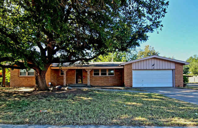 Huge 4 bed 2 bath with a sunroom and office - 3715 47th Street, Lubbock, TX 79413