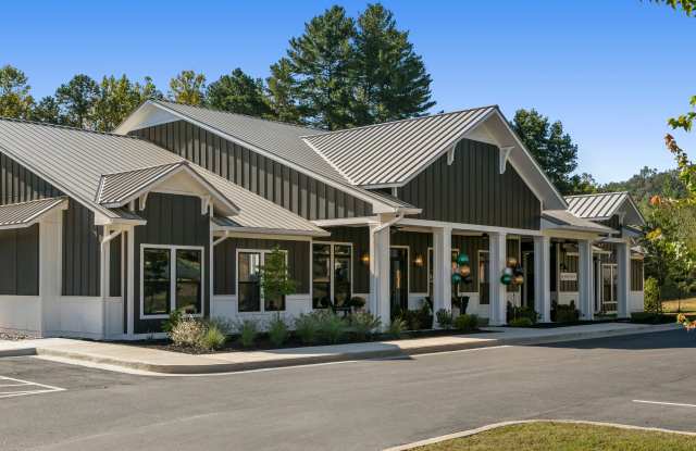 Arden Pines Gallery 3