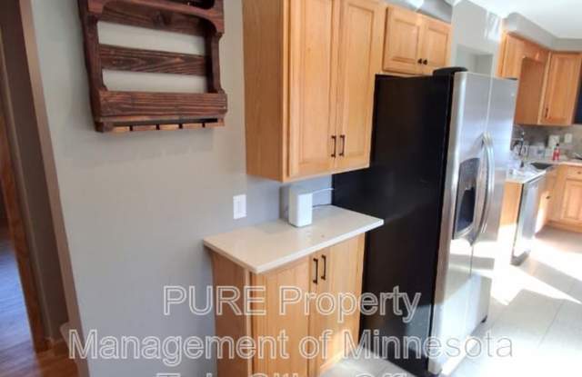 731 Utah Ave S - 731 Utah Avenue South, Golden Valley, MN 55426