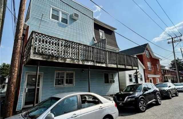 210 Main Street unit: 4 photos photos