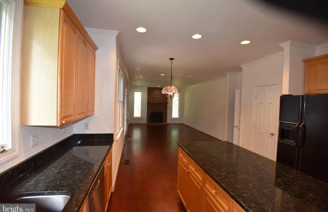 1012 FOSTER PLACE SW Gallery 4