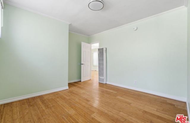 6018 Cadillac Ave Gallery 2
