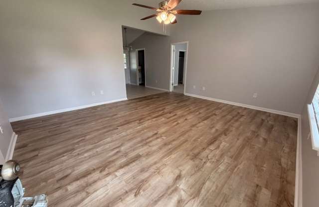 FOR RENT Gallery 4