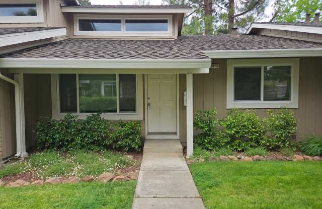Renovated 2/2 Condo - Cupertino Schools - 2 Car Garage! - 22724 Majestic Oak Way, Cupertino, CA 95014