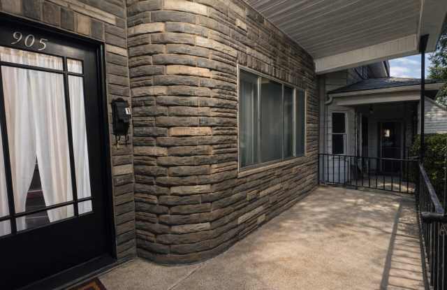 905 Quincy Avenue unit: 2 photos photos