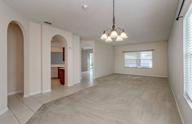 878 Sussex Dr Gallery 4