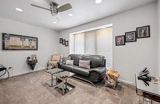 5950 Pinetree Drive Gallery 4
