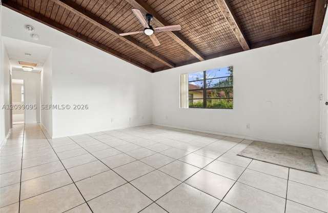 487 Glenwood Dr Gallery 4