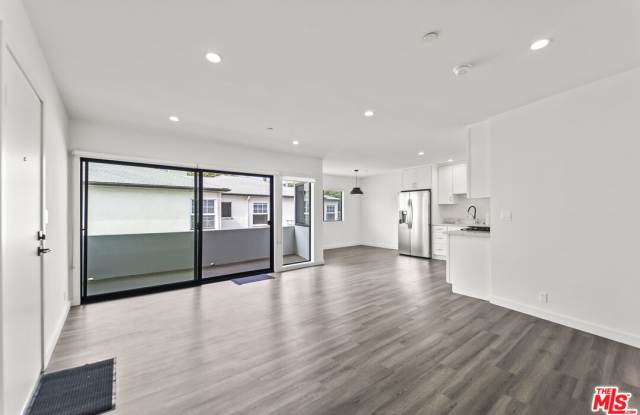 Upper Nomadic Santa Monica Gallery 4