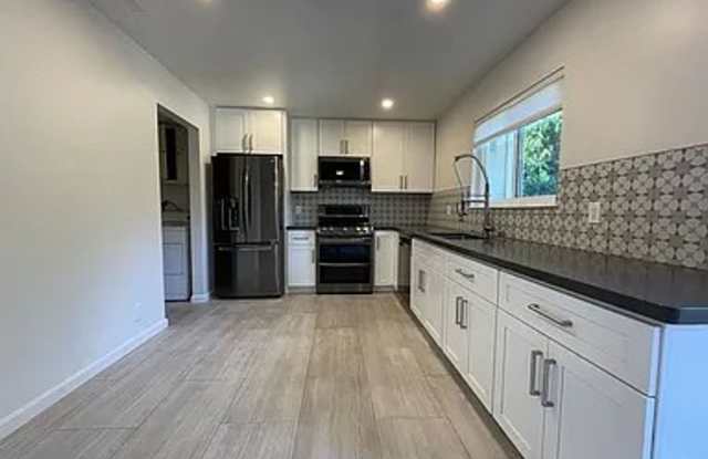 Mountain View-Spacious 4-Bedroom Mountain View Home in Desirable Community Gallery 4