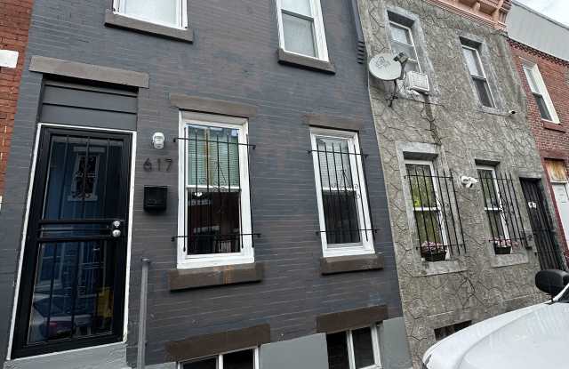 617 East Lippincott Street Gallery 1