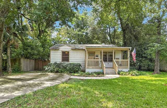 Charming Riverside Home! Gallery 4