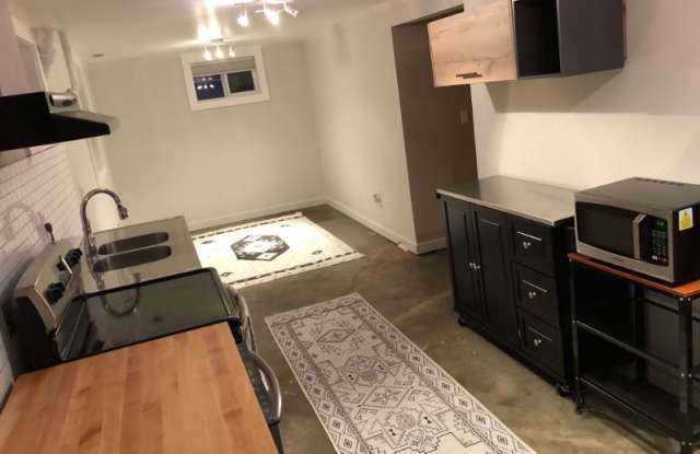 7295 SW Capitol Hill Rd - 7295 Southwest Capitol Hill Road, Portland, OR 97219
