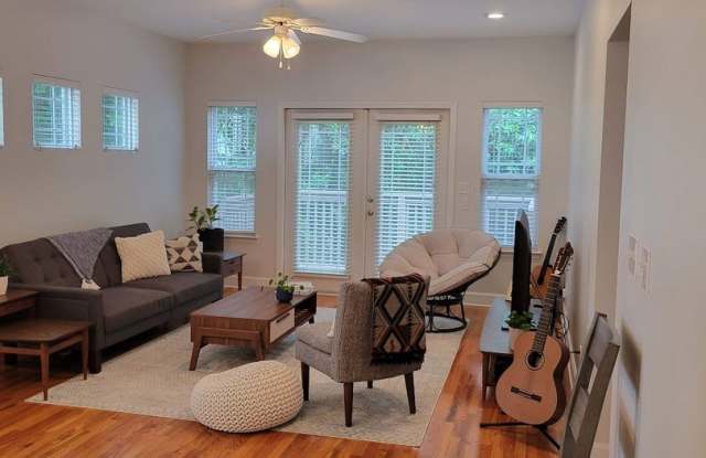 Spacious 3 Bedroom 2 Bath Townhome Close to Downtown, Meridian Rd, Midtown and I-10 photos photos
