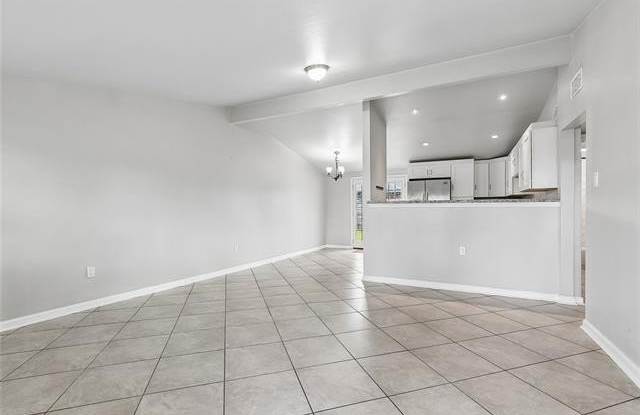 312 LYNNETTE Drive Gallery 4