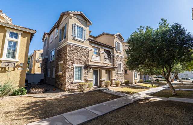 Great Modern Tri-Level in Gilbert!! - 4236 E Jasper Dr, Gilbert, AZ 85296