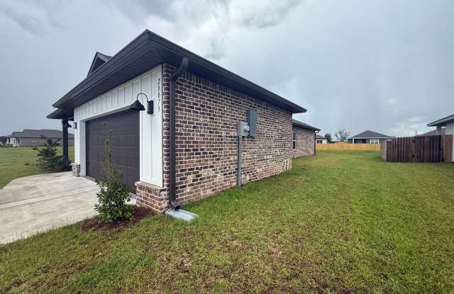 ELBERTA - Three Bedroom, Two Bath w/Office/Flex Space Gallery 4