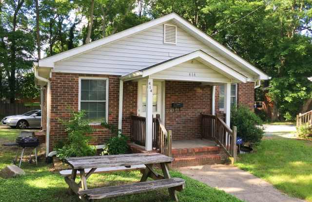 Great location for this updated 4br 2ba house w/ off-street parking. Walk to UNC Campus! Gallery 1